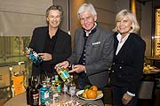 Timothy Peach, Frederic und Yvonne Meisner bei der  Premiere des Gin Tastings im Emporio Armani Caffé in München  (©Foto: Stefan J. Wolf)